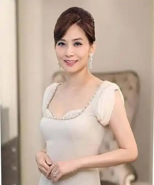 三不肯嫁入豪门,香港最穷小姐姐身家破亿