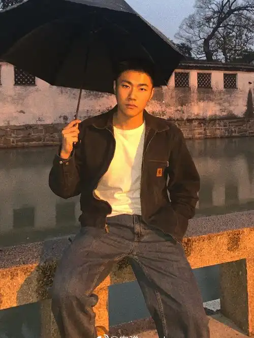 型男大赏ii寸头小眼睛肌肉男是不是你的菜