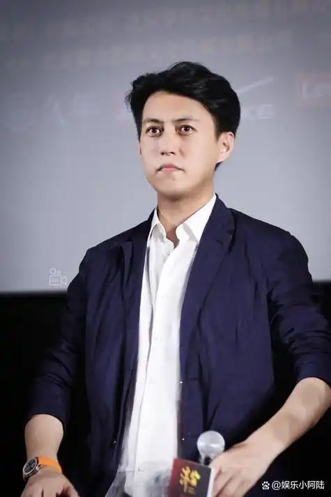 年轻时其貌不扬上了年纪却帅到掉渣靳东为啥越老越有味道