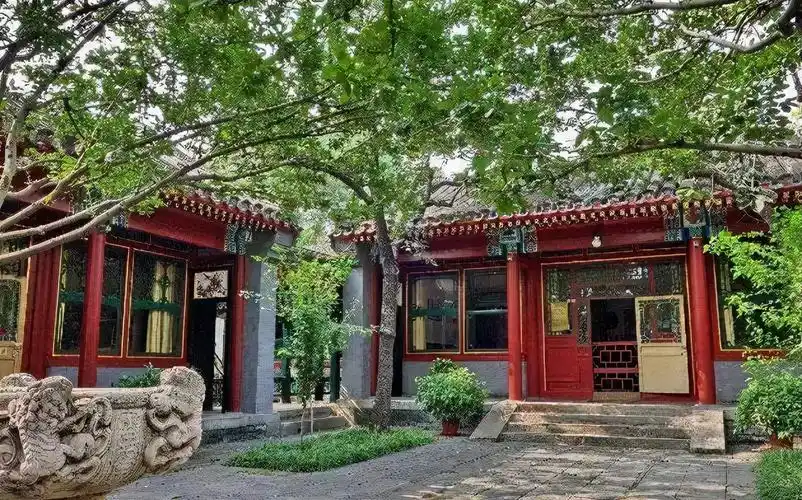 北京四合院当年一套50万,成龙一口气买8套,十年后赚翻偷着乐