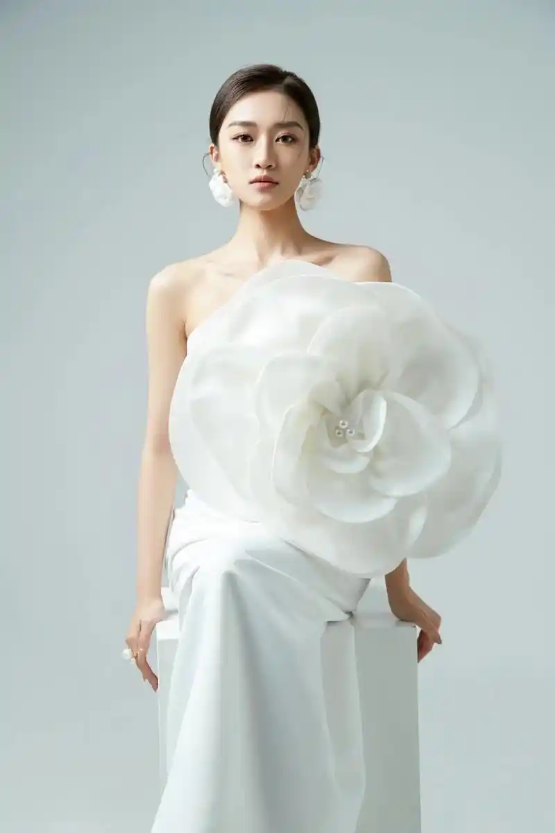 时尚高级形象照丨绽放无与伦比的美丽#人像摄影 #个人写真  - 抖音
