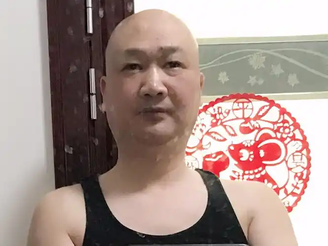 运动光头男的动态_keep