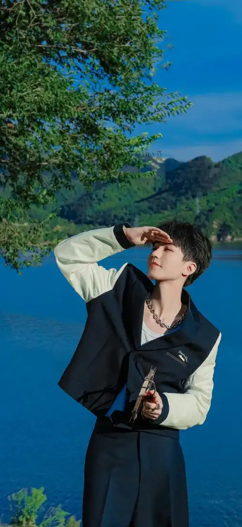 tfboys-王俊凯  #王俊凯的高中毕业照