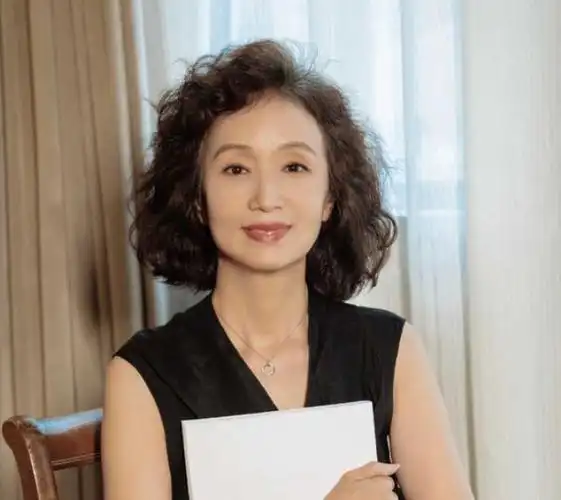 60-70岁发型图片