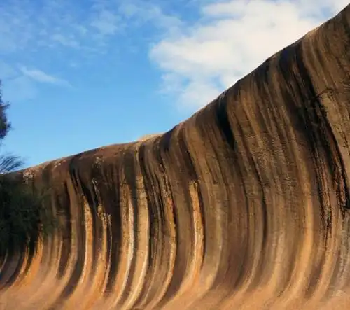 全球最独特"海浪岩",25亿年前形成,被誉为世界第八大奇观