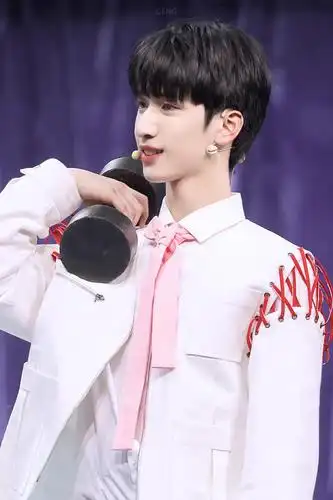 严浩翔笑起来有这么好看