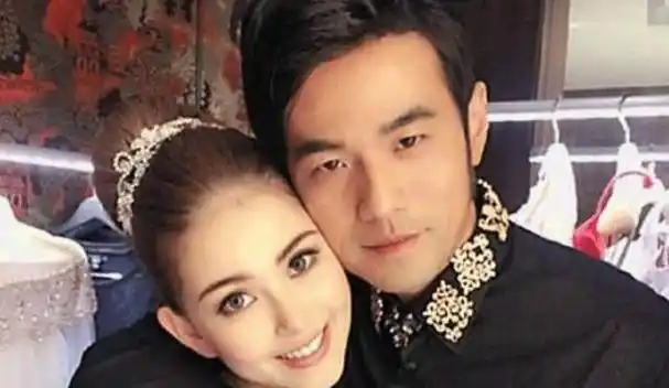 昆凌17岁就被周杰伦追到手,看到她的旧照,难怪周杰伦