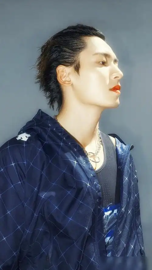 圈粉无数,而今张哲瀚最新时尚大片首曝光,自然也引起了