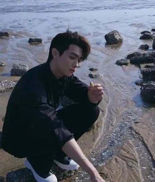 那么,对于许凯与杨超越的这部新剧,您又是否感到兴奋呢?