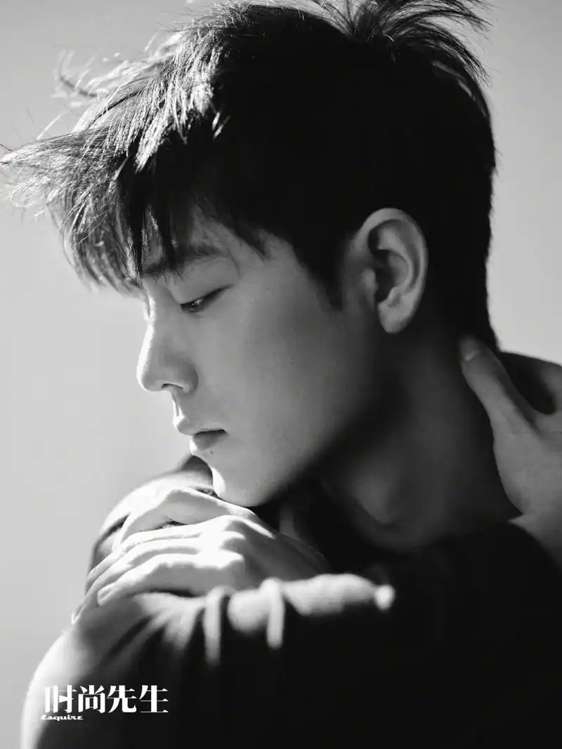肖战黑白高级感大片# 优越的颜值就是可以驾驭任何造型 这套好居家