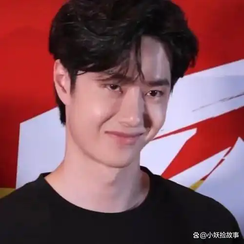 王一博笑得好甜,听土味情话直摇头,没想到被观众夸到害羞