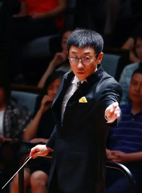 专访国庆晚会指挥之一李心草对我来说音乐是最光明的事