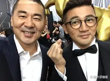 显年轻有多占便宜?这3对明星,明明是同龄人,看起来像差了20岁