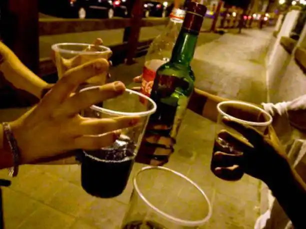 "板鸭"冬季日常冬季,大家喝酒之余,人们常有的业余活动是看球赛和斗牛