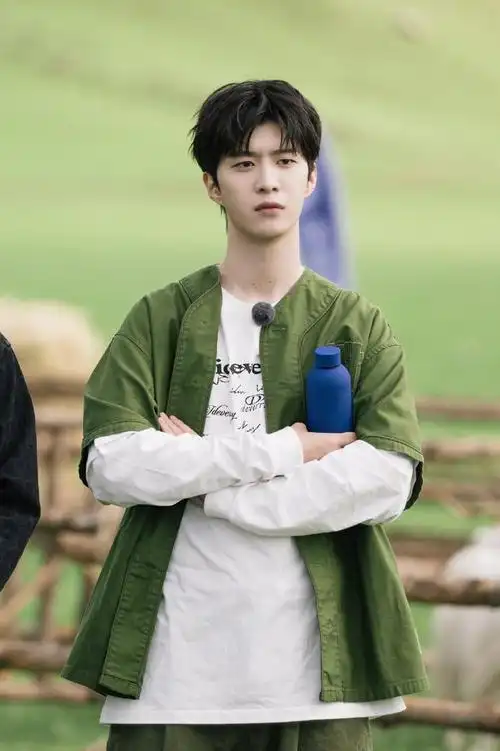 范丞丞真的很懂玩梗,超有综艺感,还会cue对方的角色