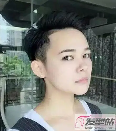 女生帅气两边剃发型吸睛显个性轻松掰弯你