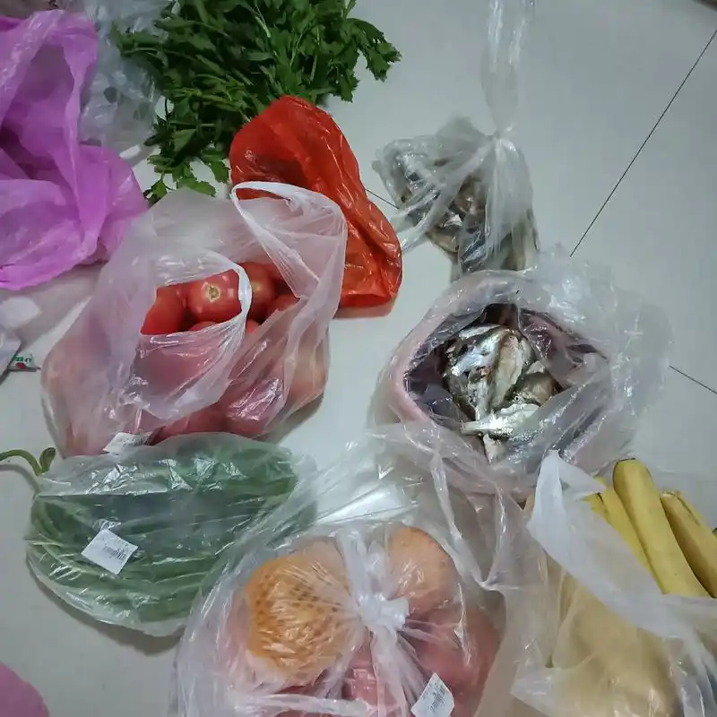 隔离的日子 #只有照片能记录这份珍贵 谢谢大美女一大早买菜 - 抖音