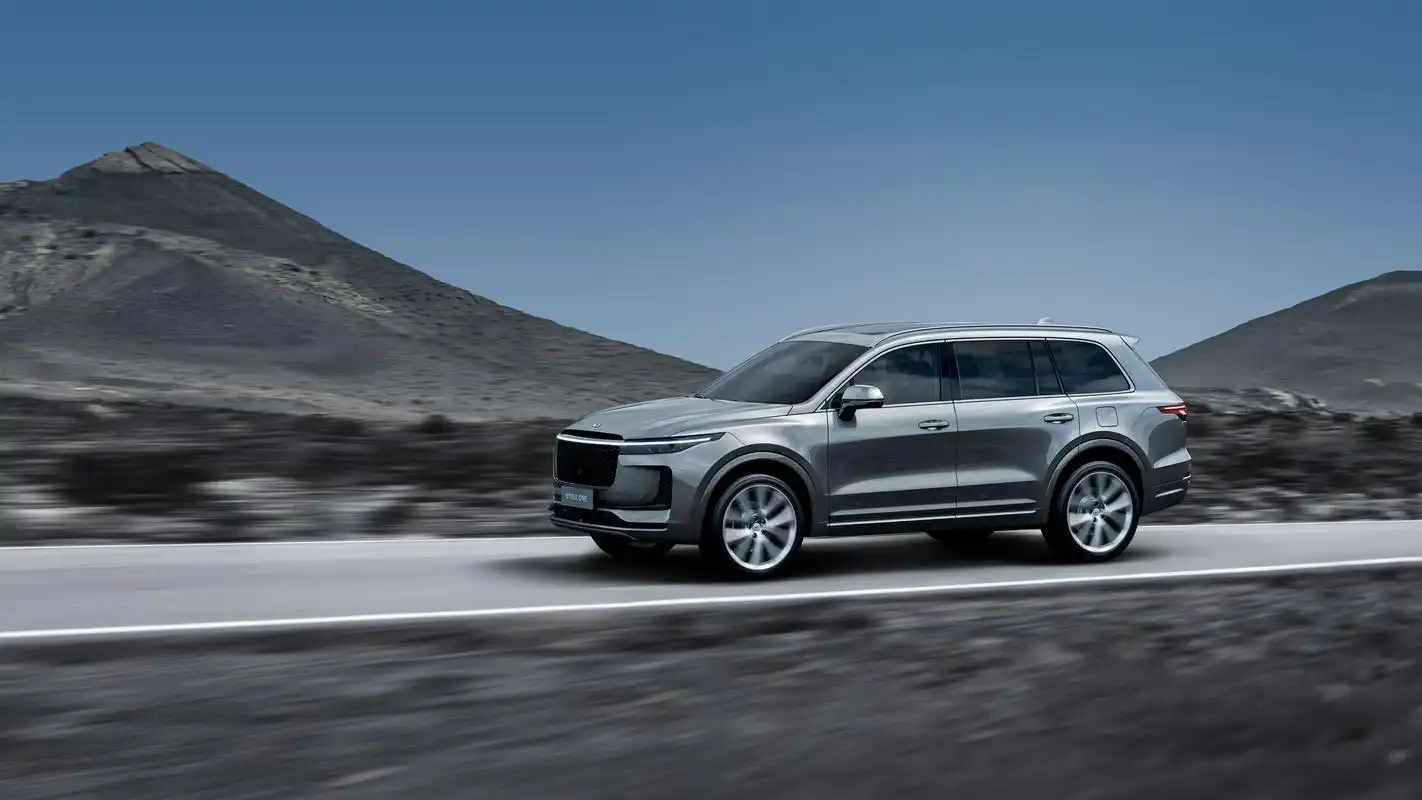 理想智造one为了解决续航里程焦虑,理想制造one采用了增程式电动技术