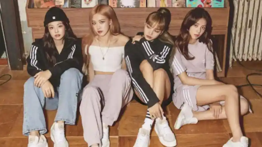 blackpink或将6月全员回归lisa等成员秘密筹备新歌意外曝光