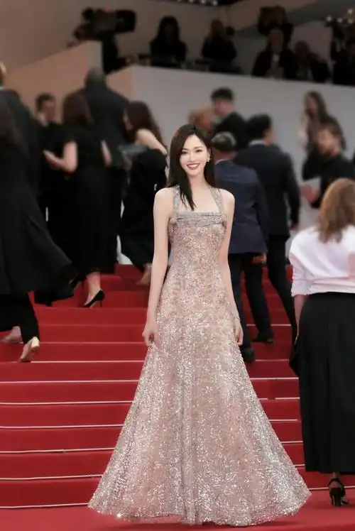 戛纳2024电影节上的女明星,大牌礼服云集,优雅而惊艳