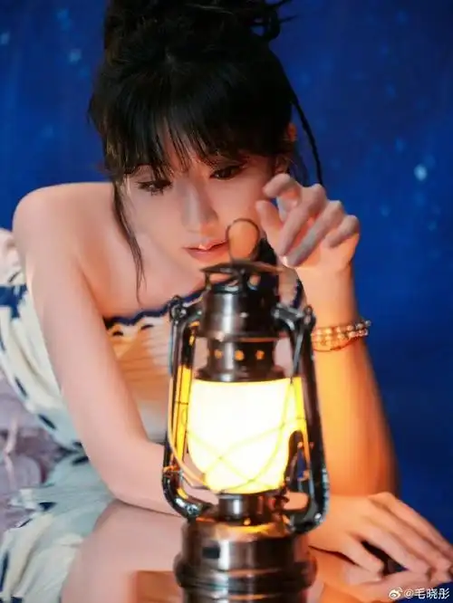 毛晓彤蜜桃妆##毛晓彤侧颜骨相