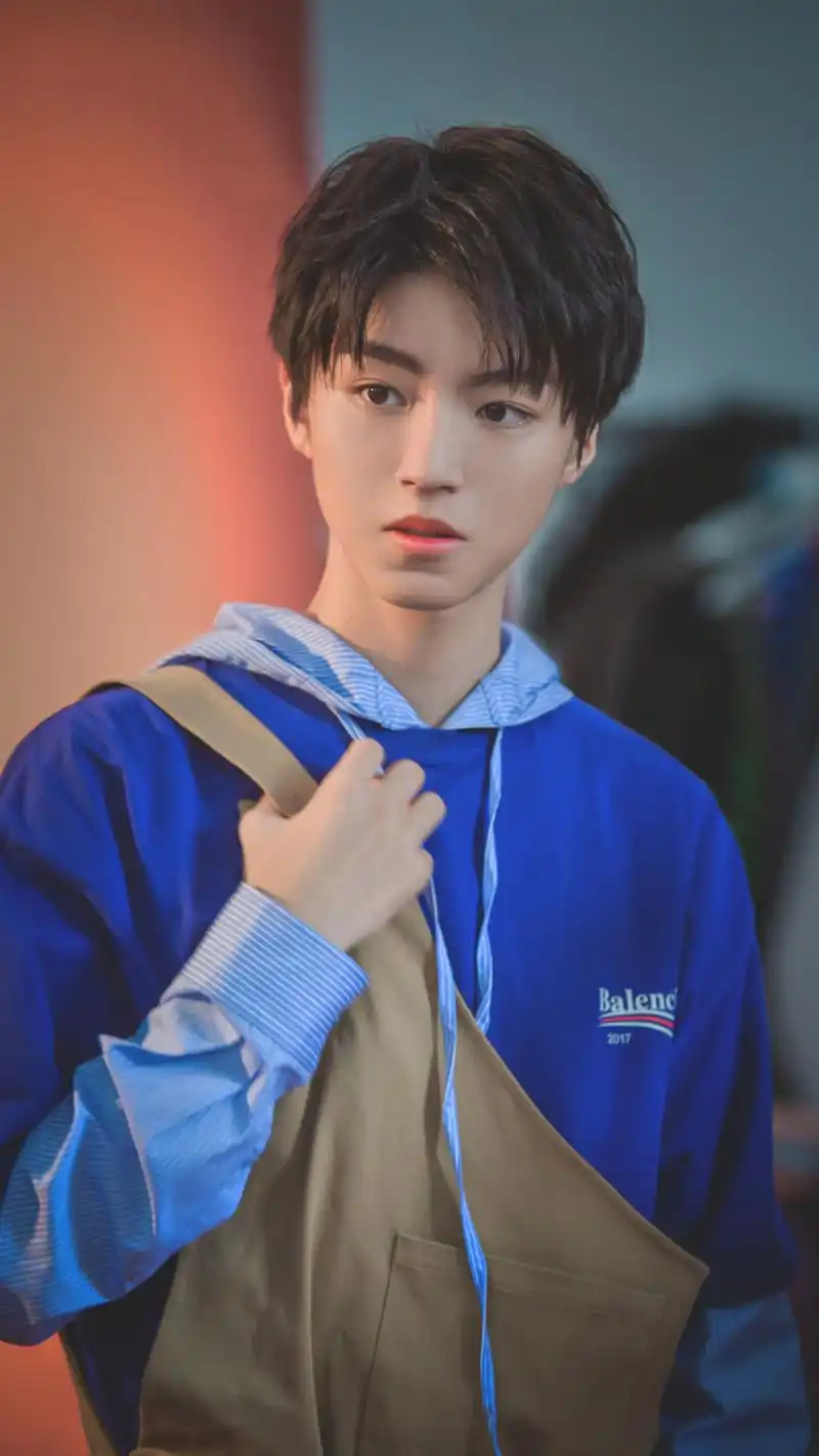 王俊凯帅气养眼高清图片手机壁纸