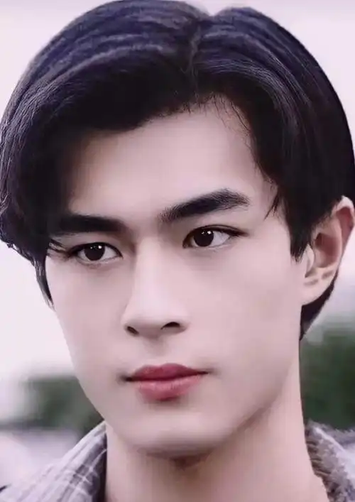 53岁古天乐当老板为年轻女演员站台,嘴唇变薄颧骨增突显出年纪_腾讯