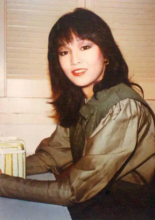 63岁郑裕玲罕露面每星期一万元保养脸部崩塌包养男星16年