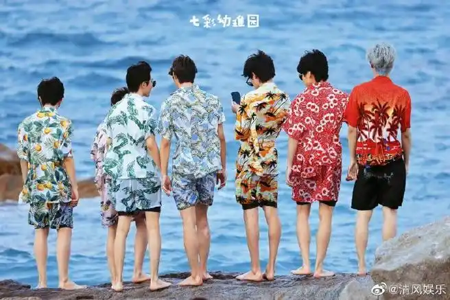 时代少年团三亚玩沙滩排球路透