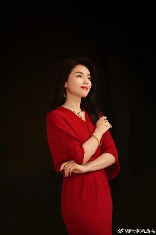 刘涛红唇红裙