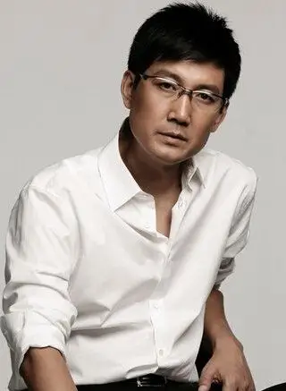 李崇霄是出生于河北唐山的内地60后男演员,毕业于北京广播学院,曾经