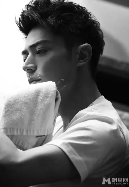 帅哥明星霍建华黑白写真图片 霍建华刮胡子图片迷倒少女