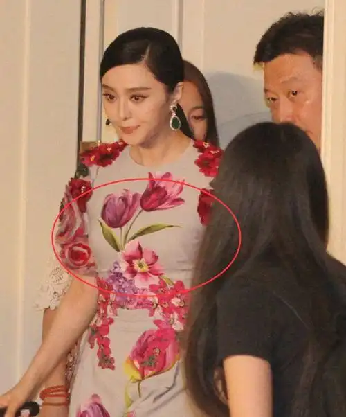 范冰冰近照身材走样似大妈,网友惊呼:胸好平,腰好粗