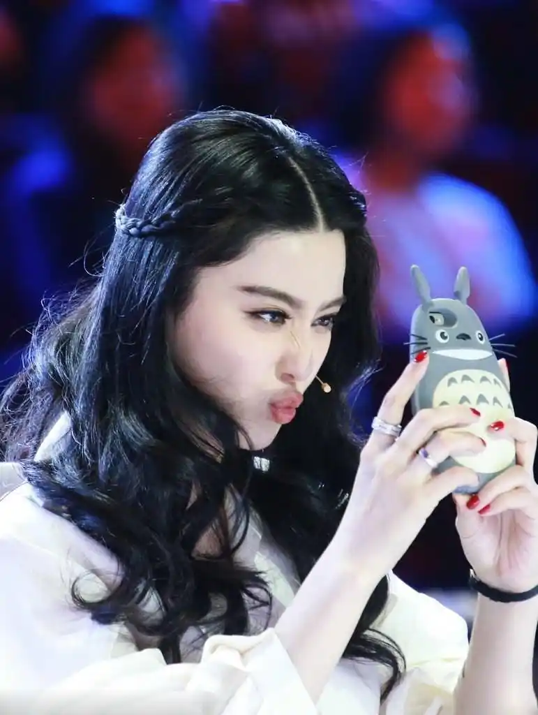 这8位嘟嘴卖萌的女明星你最想吻谁?网友:打死也不选第7位