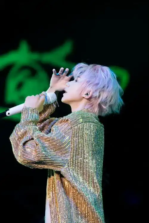 王源2024龙行绛气##王源官宣加盟江苏卫视跨年