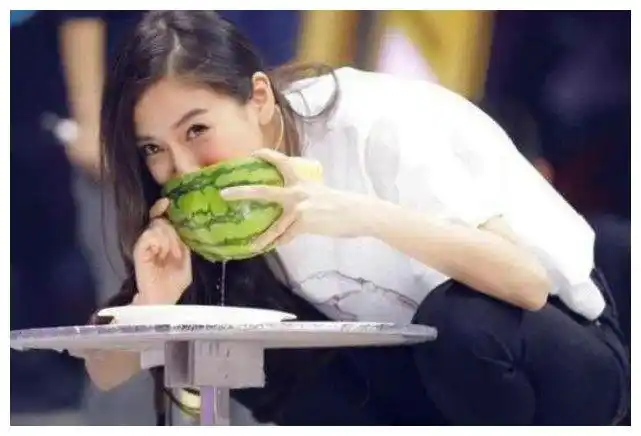 夏日吃西瓜,贾玲冠军,杨颖流口水,孙俪学邓超,网友:黄渤最甜