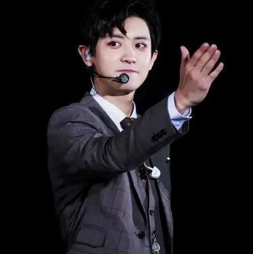 朴灿烈更新微博,仅4个字就飙上热搜榜第1,粉丝:我哥实火_腾讯新闻