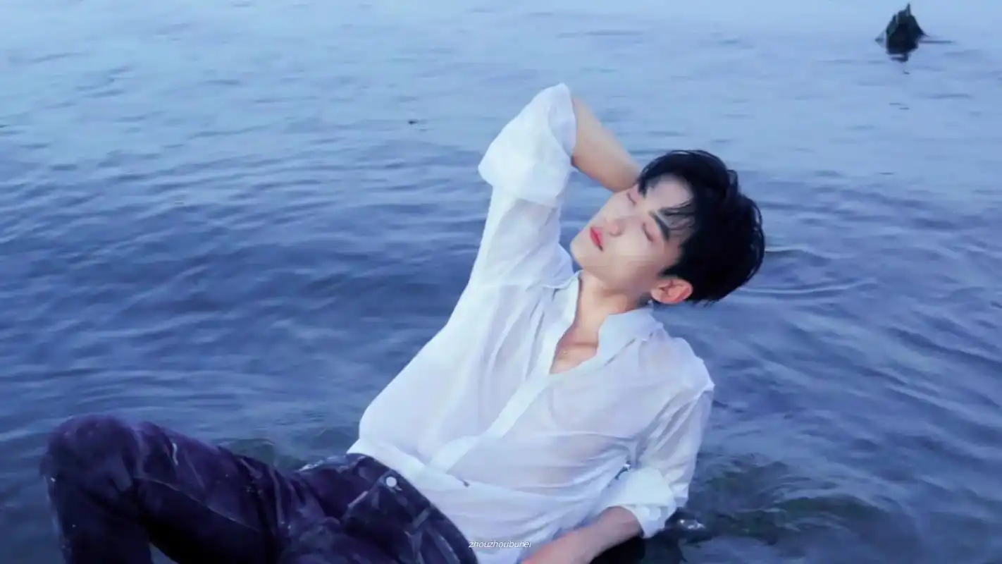 向全世界安利 突然来个湿身诱惑.周柯宇太坏了#我又心动了  - 抖音