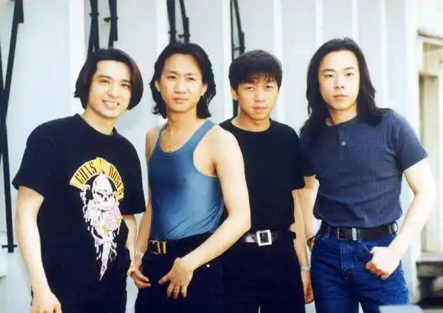 噪摇声势beyond,想看一次三人合体演出.@leewenzebeyond啊.