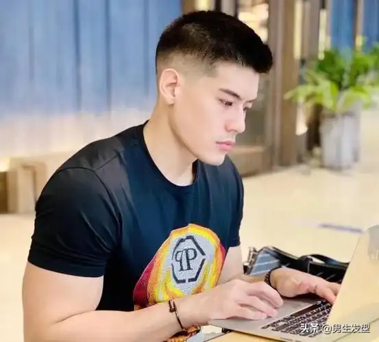 两边铲发型男男生两边铲短发发型