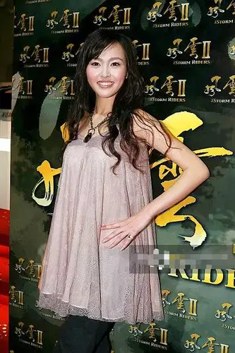 唐嫣早年港漂旧照曝光 美瞳造型太糟心 25岁反而不如35岁?