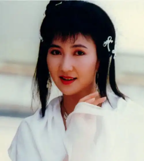 时隔多年,关之琳终于向陈美琪道歉,陈美琪8字回应被网友狂赞!