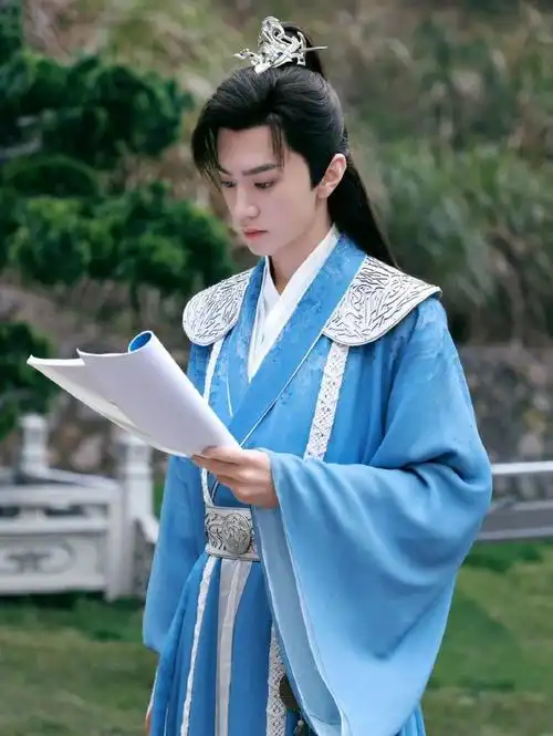 陈哲远古装校服男大