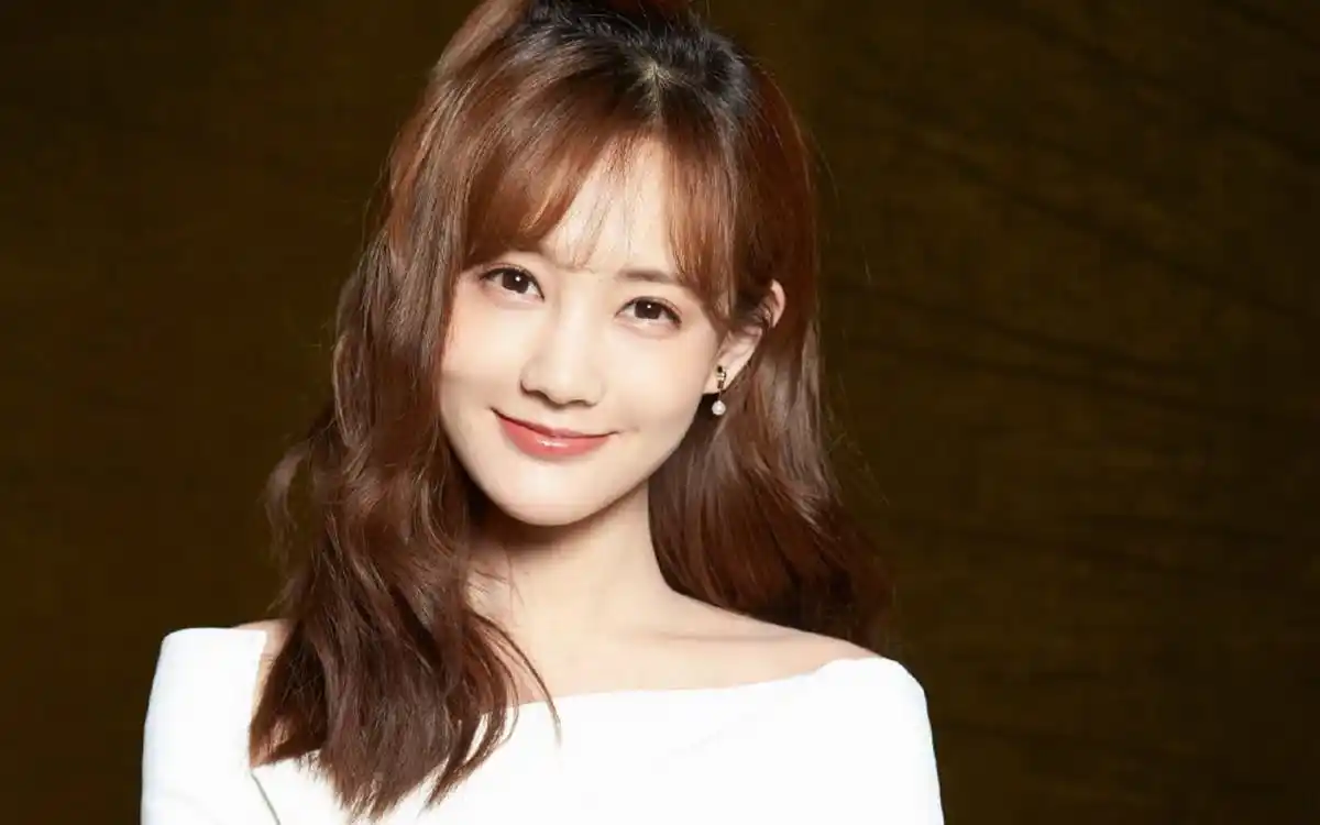 李一桐桌面壁纸-美女壁纸-高清美女图片-第2图-娟娟壁纸