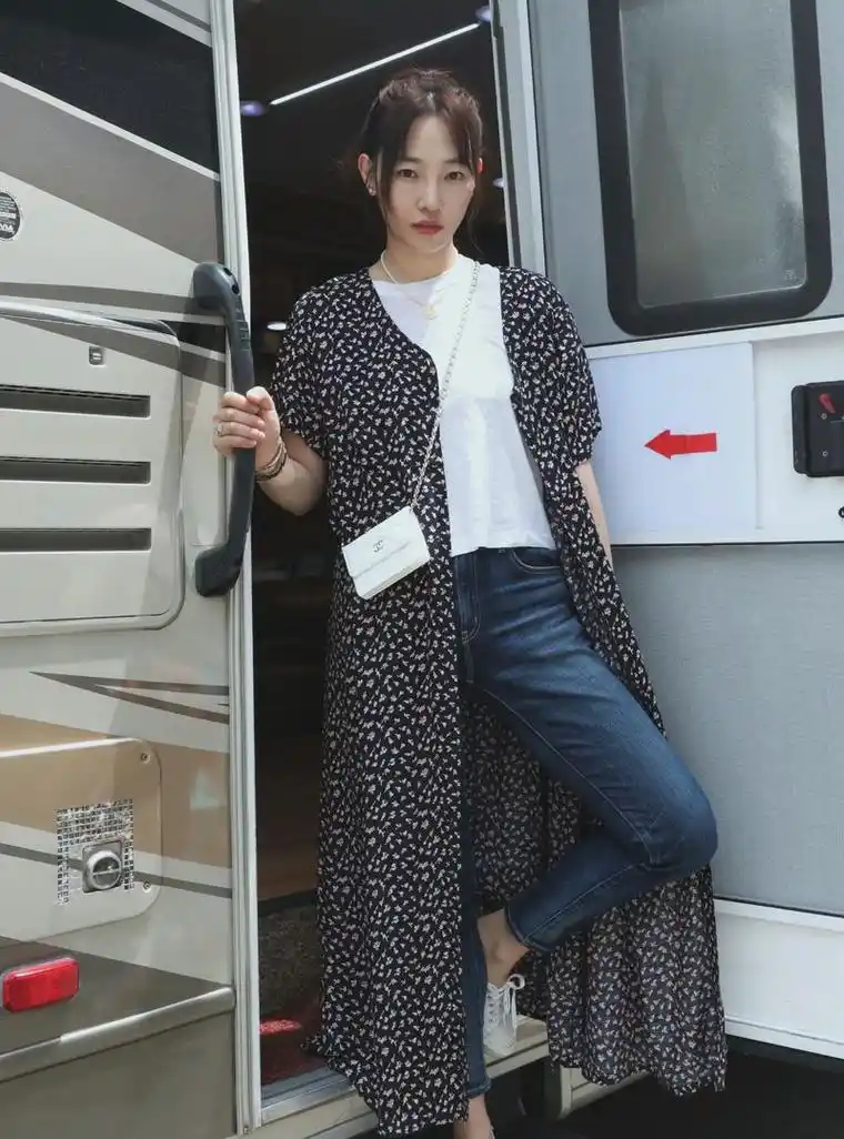 38岁白百何才是穿搭高手日常私服时尚精致学会轻松显瘦显腿长