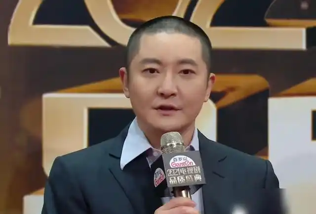 电视剧品质盛典,郭京飞光头亮相,江疏影美到天际,蒋欣形象拉胯