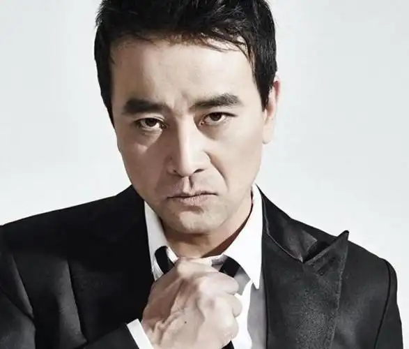 回顾演员罗钢:娶小23岁郝蕾,陪娇妻战胜家族遗传病48岁老来得子