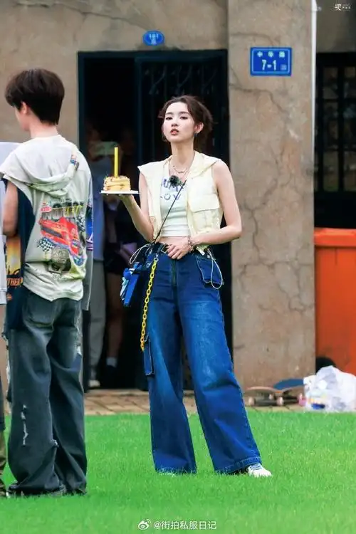 王玉雯超话  牛仔裤 | ledim wang  背心 | short sentence  项链