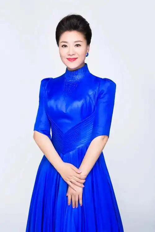 请欣赏女高音王丽达与管风琴演奏家沈凡秀的民歌舞台