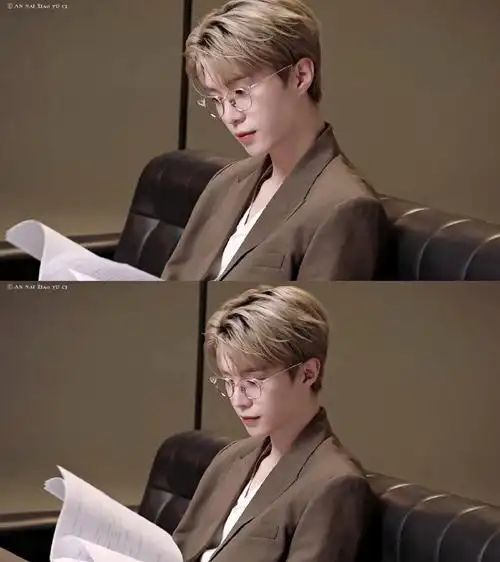 范丞丞金丝眼镜西装造型